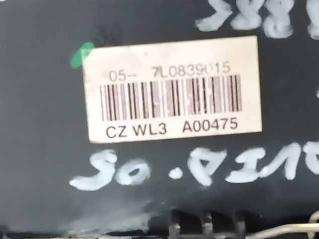 Fecho da porta traseira esquerda 7L0839015 VAG