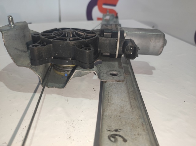 Mecanismo de acionamento de vidro da porta dianteira direita 807200713R RENAULT
