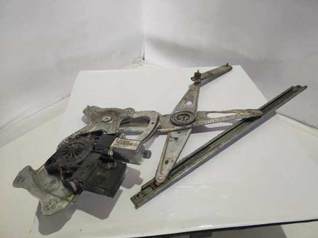 Motor de acionamento de vidro da porta dianteira direita 807300004R RENAULT