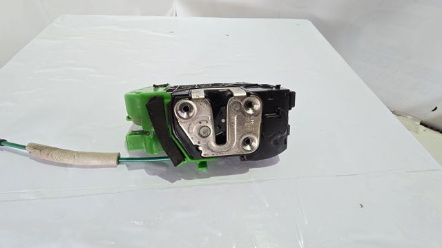 Fecho da porta dianteira direita 813203Z000 HYUNDAI