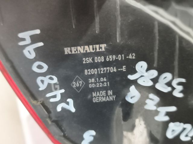 Lanterna traseira esquerda 8200127704 RENAULT