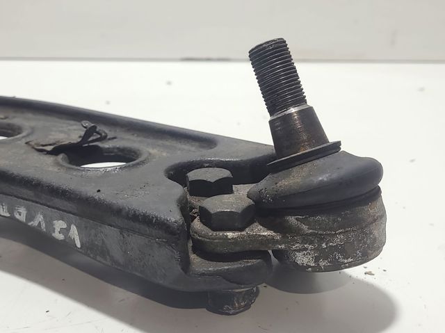 Braço oscilante inferior direito de suspensão dianteira 8200395034 RENAULT