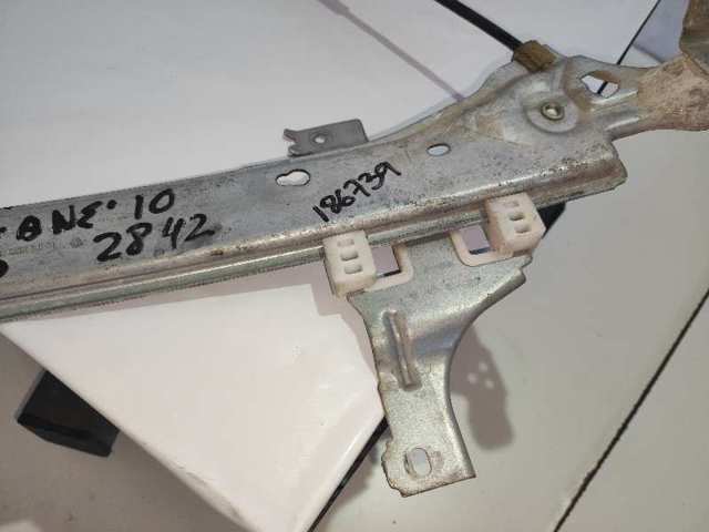 Motor de acionamento de vidro da porta traseira direita 827300003R RENAULT