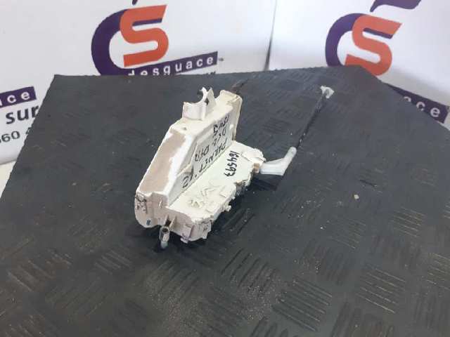 Fecho da porta dianteira direita 828405 PEUGEOT