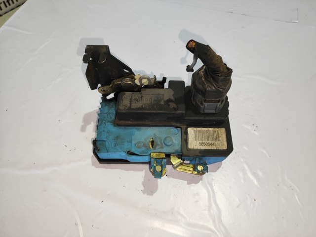 Fecho da porta dianteira esquerda 8650544 VOLVO