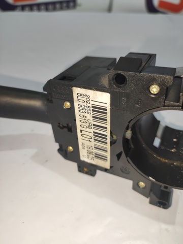 Comutador esquerdo instalado na coluna da direção 8L0953513G FORD