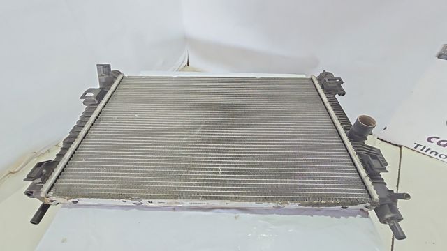 Radiador de esfriamento de motor 8V618005CA FORD