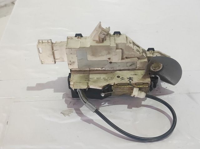 Fecho da porta dianteira esquerda 9660700780 PEUGEOT
