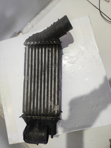 Radiador de intercooler 9673015780 PEUGEOT