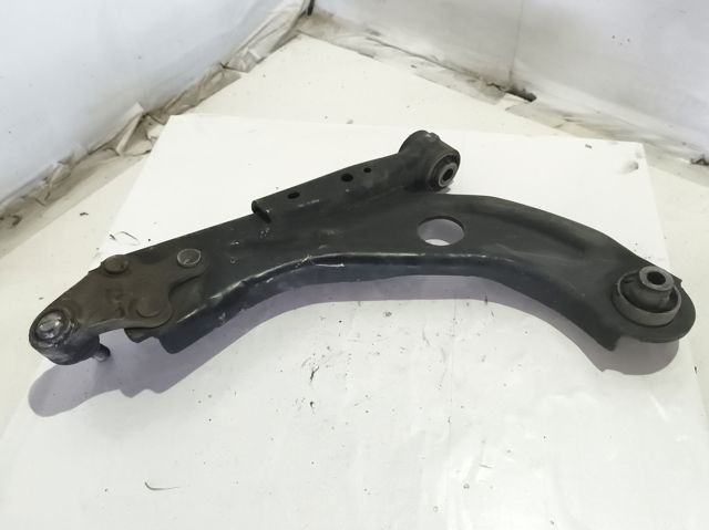 Braço oscilante inferior direito de suspensão dianteira 9846329080 OPEL