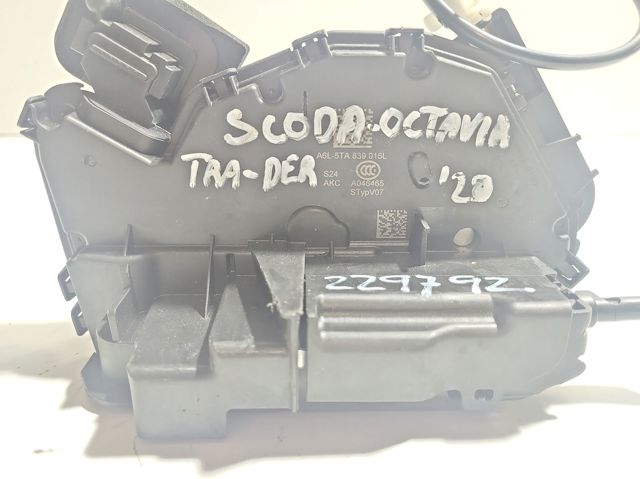 Fecho da porta dianteira esquerda A046465 VAG