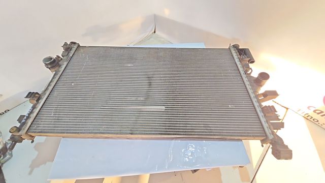 Radiador de esfriamento de motor S8112001 OPEL