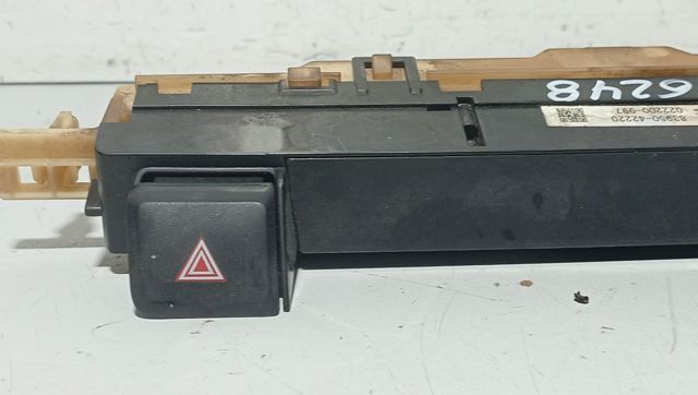 Botão de ativação do sinal de emergência para Toyota RAV4 A4
