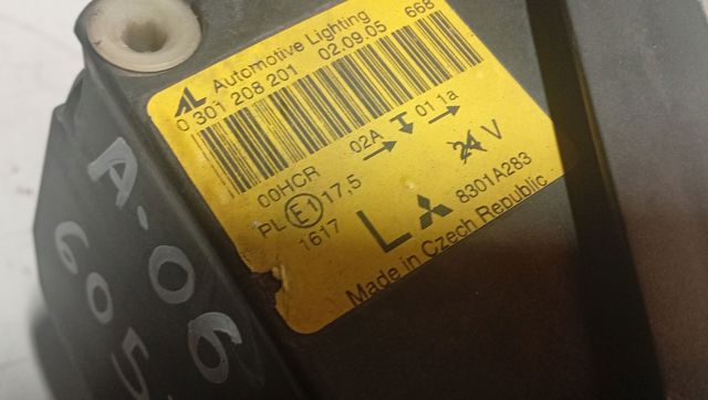 Luz esquerda 0301208201 MITSUBISHI