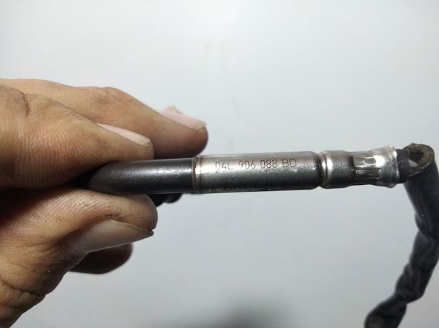 Sensor de temperatura dos gases de escape (GE), antes de turbina 04L906088 VAG