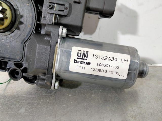Motor de acionamento de vidro da porta dianteira esquerda 13132434 OPEL