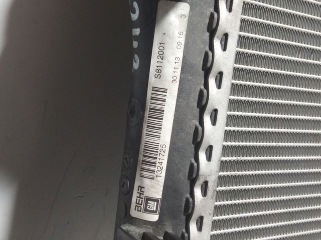 Radiador de esfriamento de motor 13241725 OPEL
