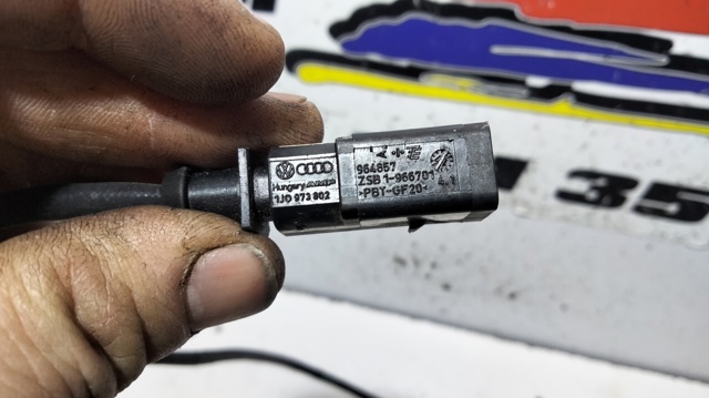 Desengate (ficha) de sensor de desgaste das sapatas do freio 1J0973802 VAG