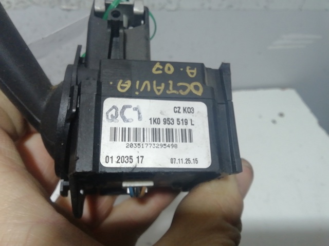 Comutador direito instalado na coluna da direção 1K0953519L VAG