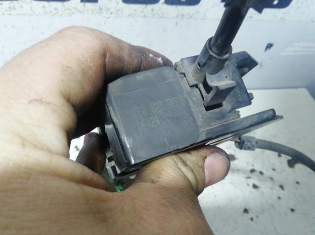 Fecho da capota 1T0823509B VAG