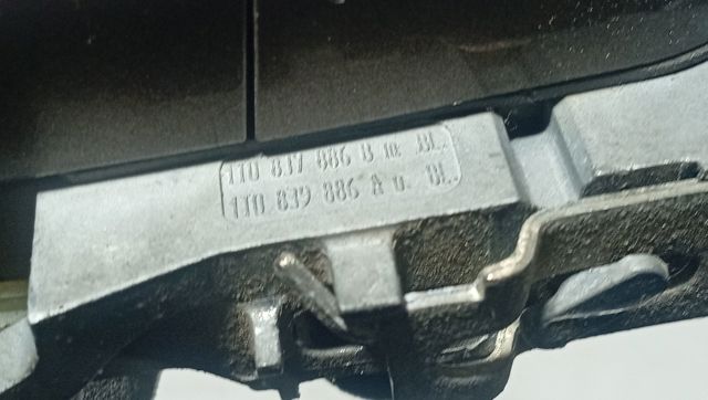 Suporte de maçaneta externa da porta dianteira direita 1T0837886A VAG