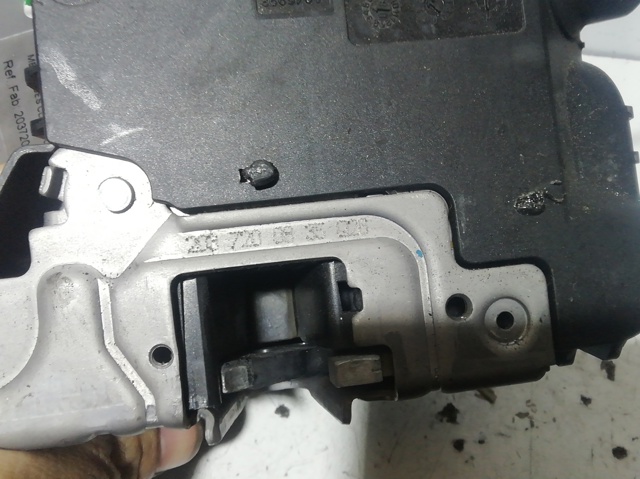 Fecho da porta dianteira direita 2037200835 MERCEDES