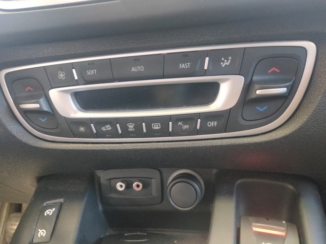 Unidade de controlo dos modos de aquecimento/condicionamento 275100026R RENAULT