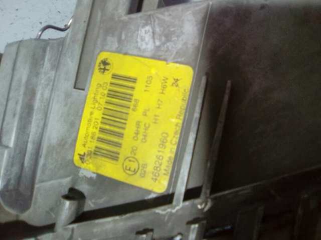 Luz esquerda 301186201 FIAT