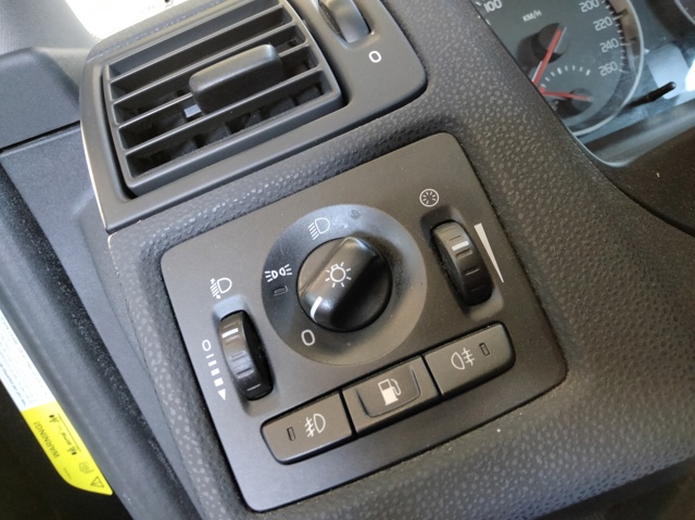 Comutador das luzes no "painel de instrumentos" 30739300 VOLVO