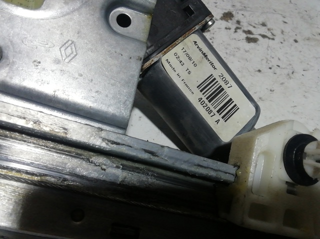Mecanismo de acionamento de vidro da porta dianteira esquerda 402087A RENAULT