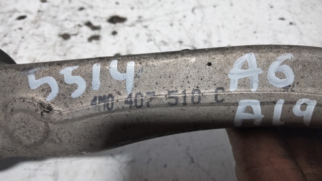 Braço oscilante superior direito de suspensão dianteira 4M0407510C VAG