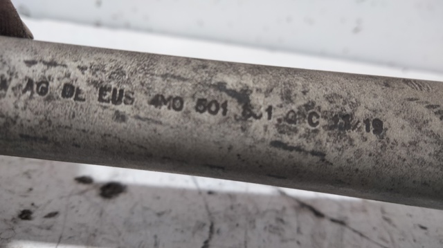 Braço oscilante transversal esquerdo de suspensão traseira 4M0501531Q VAG