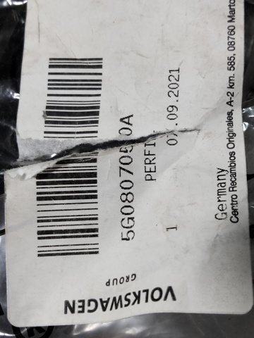 Consola externa direita do pára-choque dianteiro 5G0807050A VAG
