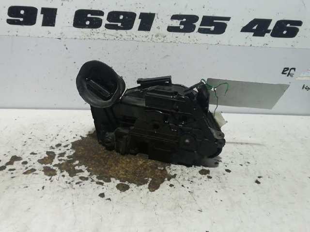 Fecho da porta traseira esquerda 5K4839015H VAG