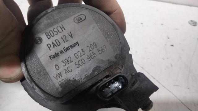Bomba de água (bomba) de esfriamento, adicional elétrica 5Q0965561B VAG