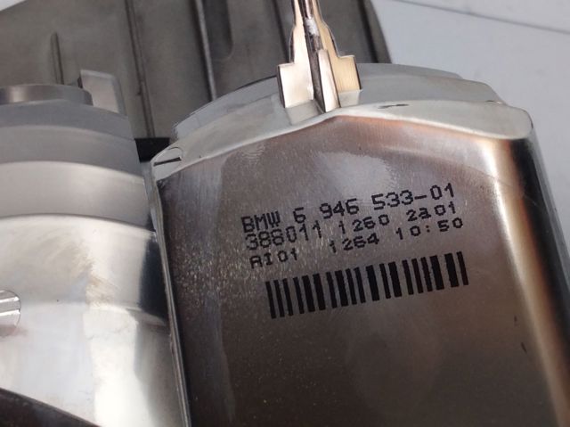 Lanterna traseira esquerda externa 694653301 BMW