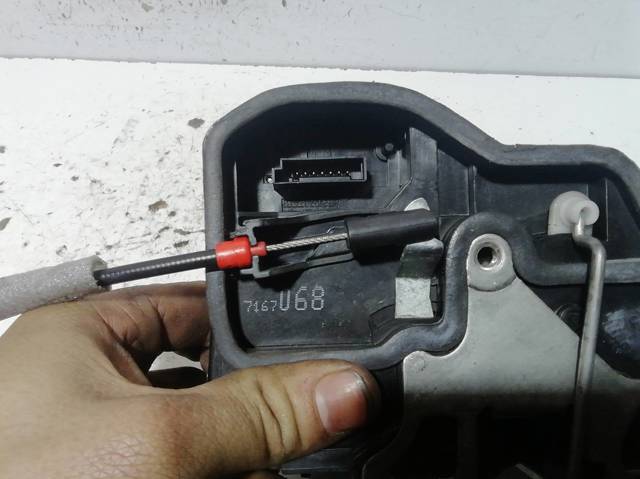 Fecho da porta dianteira direita 7167068 BMW