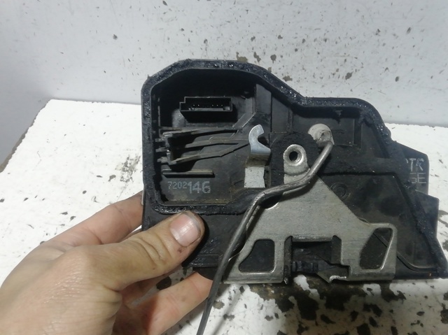 Fecho da porta dianteira direita 7202146 BMW