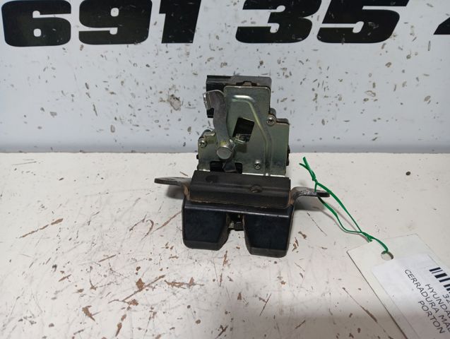 Fecho de tampa de porta-malas (de 3ª/5ª porta traseira) 812301H000 HYUNDAI