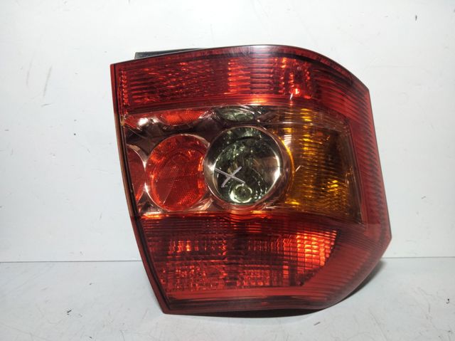 Lanterna traseira direita 8155002301 TOYOTA