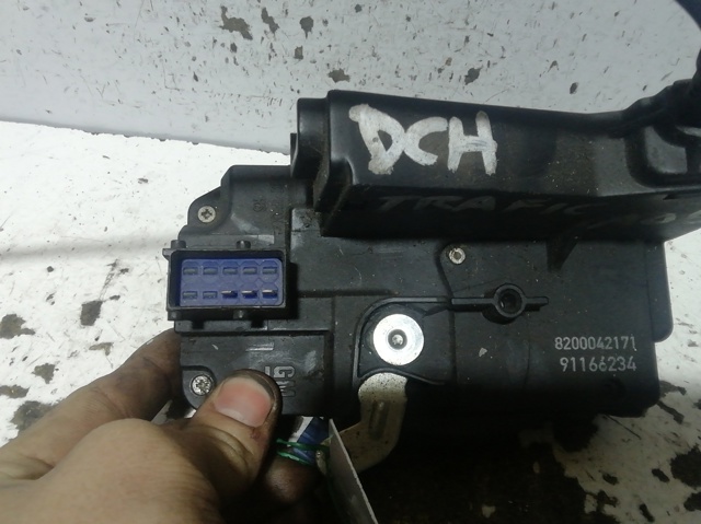 Fecho da porta dianteira direita 8200042171 RENAULT