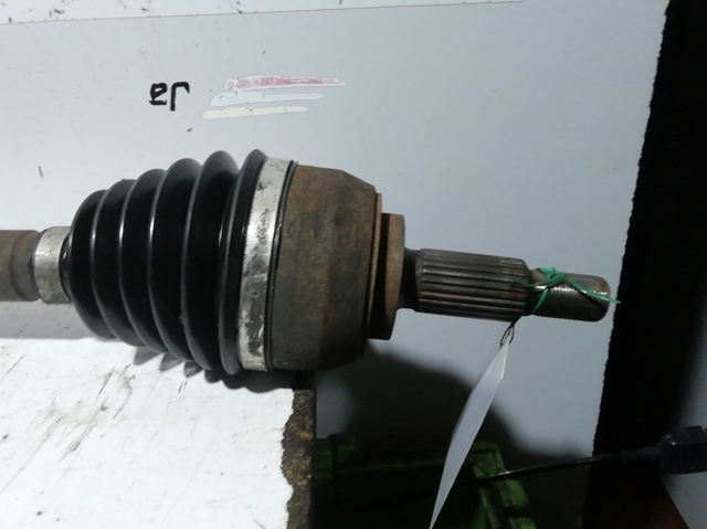 Semieixo (acionador) dianteiro direito 8200436366 RENAULT