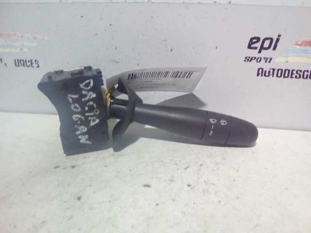 Comutador direito instalado na coluna da direção 8200792575 RENAULT