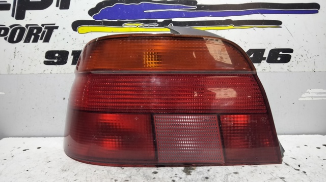 Lanterna traseira esquerda 8358031 BMW