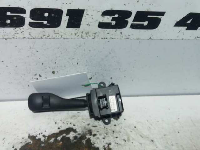 Comutador direito instalado na coluna da direção 8363669 BMW