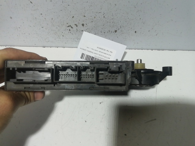Motor de acionamento de vidro da porta traseira direita 8E0959802A VAG