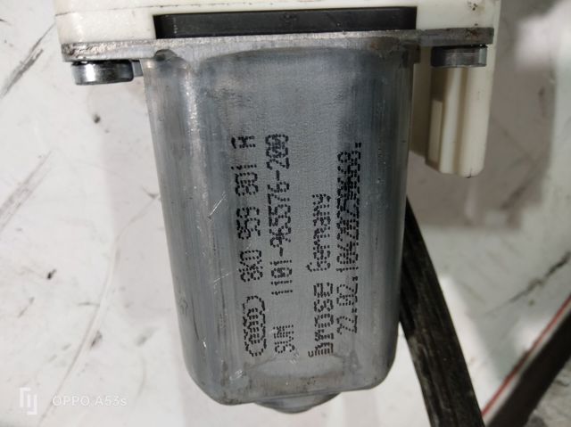 Motor de acionamento de vidro da porta dianteira esquerda 8K0959801A VAG