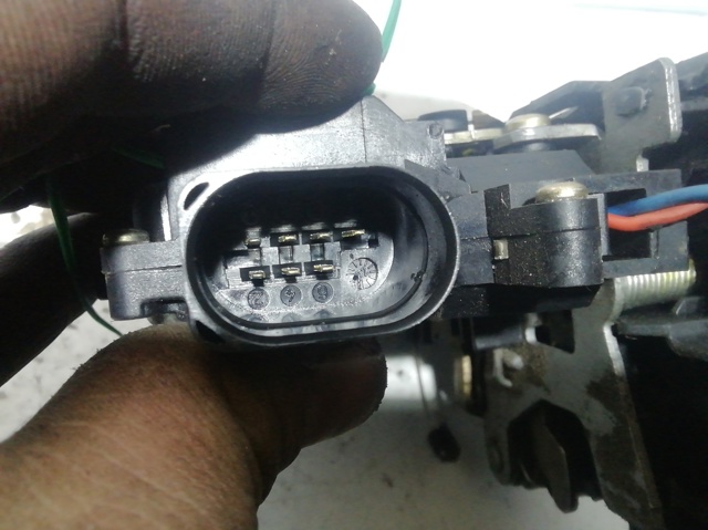 Fecho da porta traseira direita 8Z0839016D VAG
