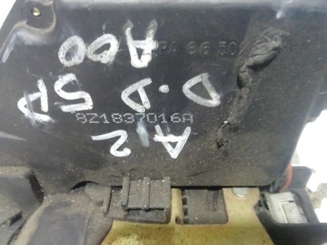 Fecho da porta dianteira direita 8Z1837016A VAG