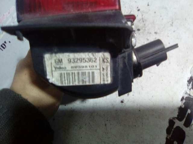Lanterna de nevoeiro traseira esquerda 93295362 OPEL
